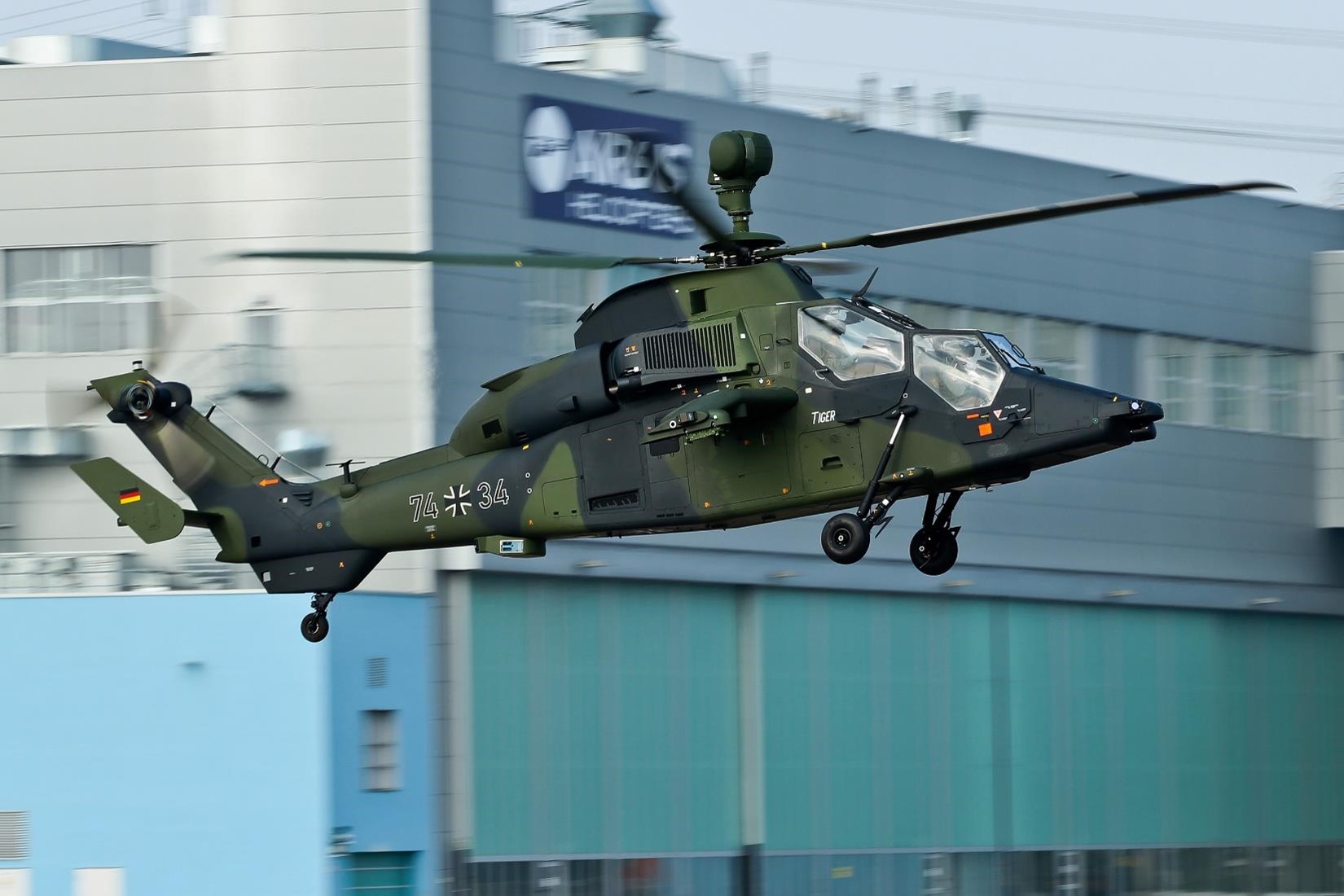 Airbus Helicopters livre à l’armée allemande le dernier hélicoptère d’appui Tigre UHT destiné aux opérations en Afghanistan