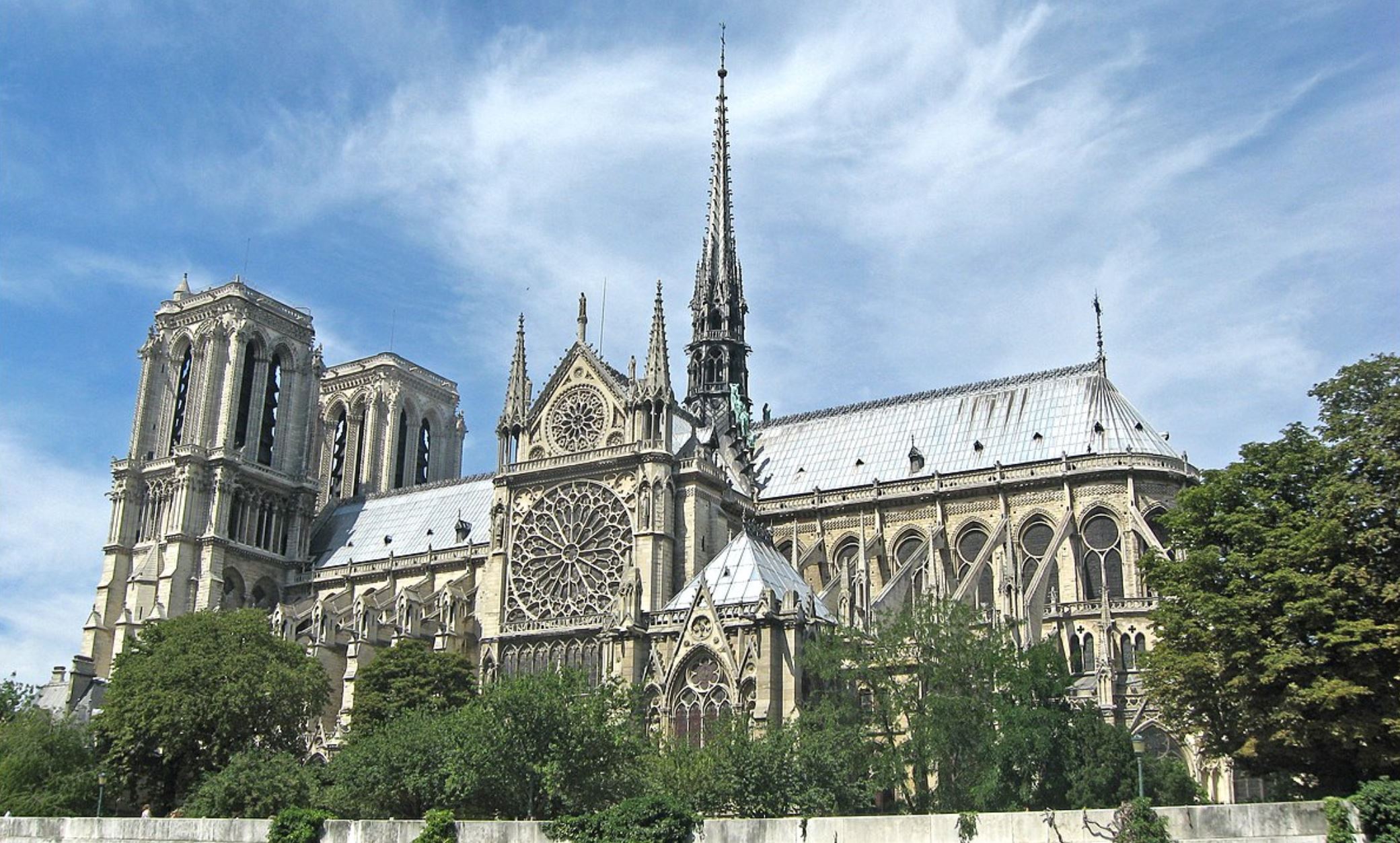 La reconstruction de Notre-Dame, le symbole de l'unité à retrouver ? -  Theatrum Belli
