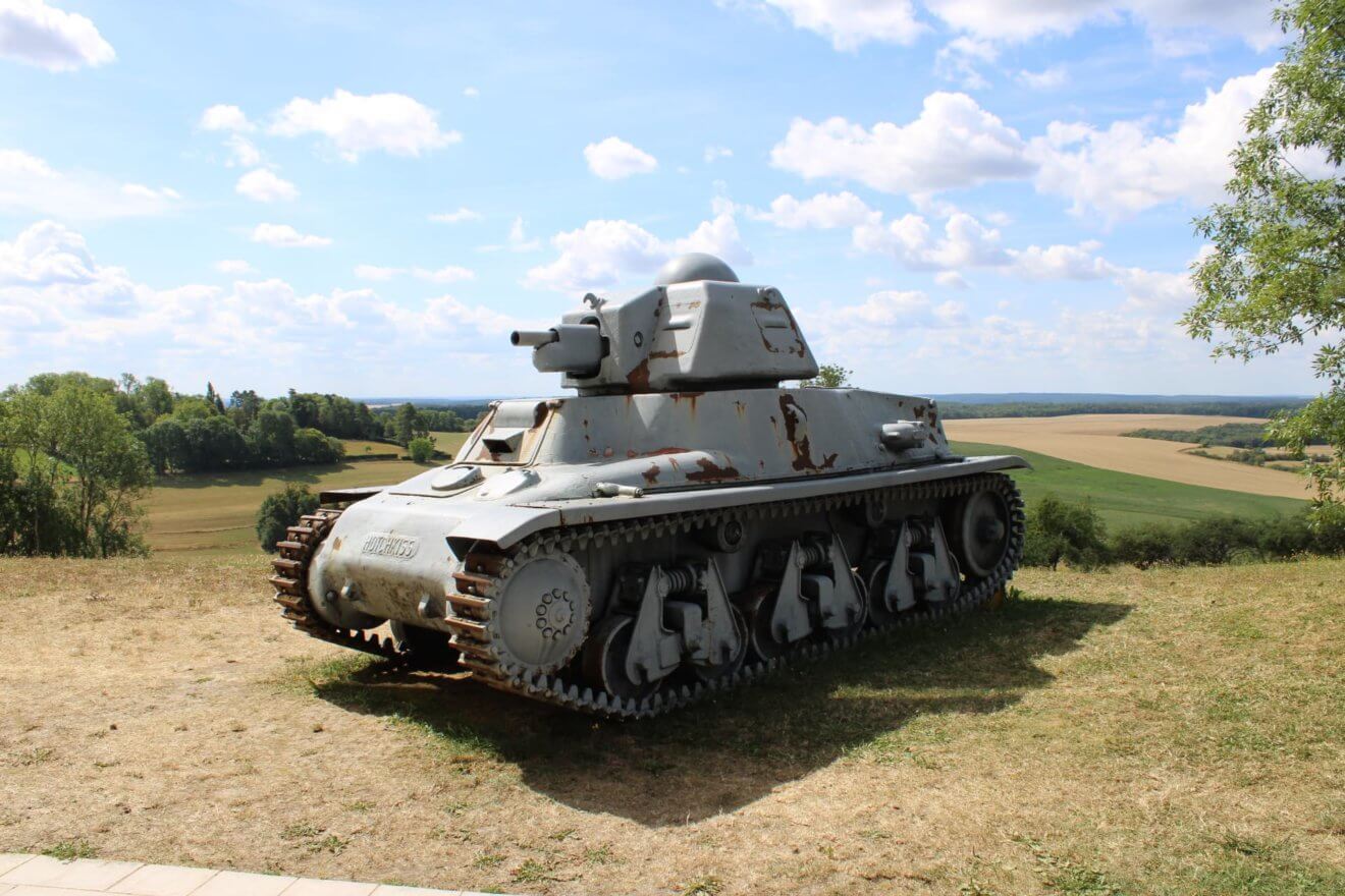 Chronique des blindés : Le char Hotchkiss H39 du Mémorial Charles de Gaulle Hotchkiss-H39-1320x880
