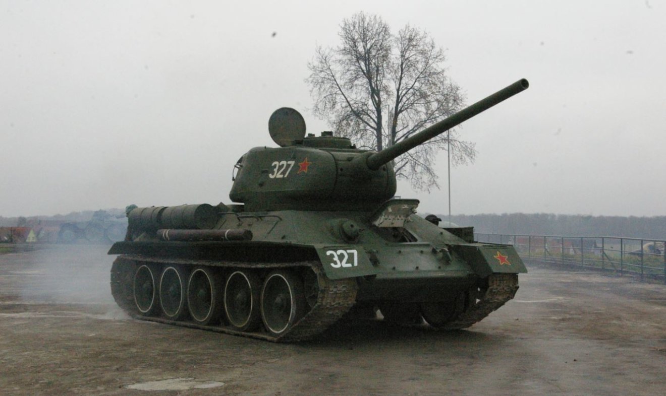 Blindés militaires chars IS3 SU-85 T34 sovietiques WW2 modeles montés
