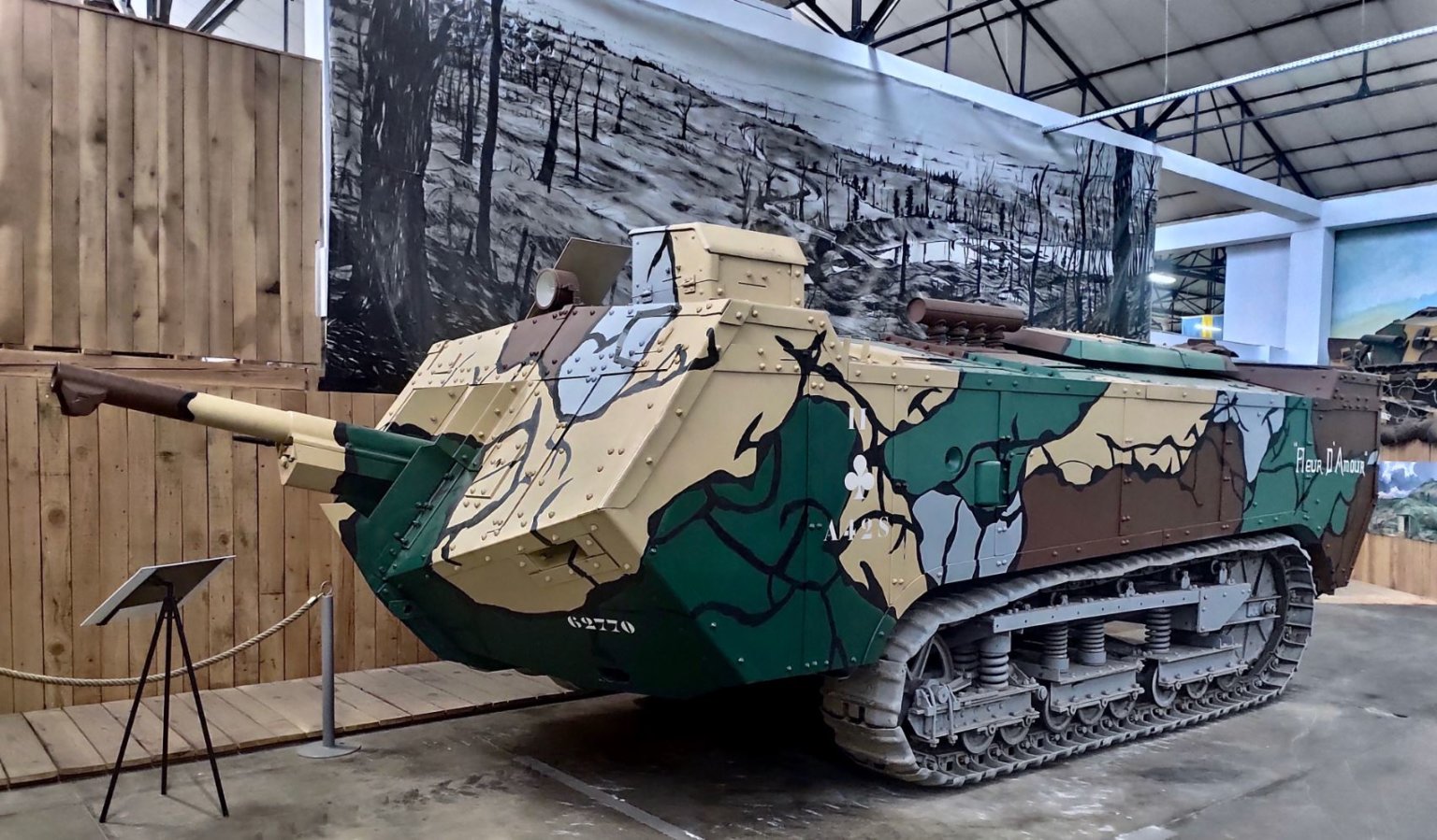 Chronique des blindés Le « SaintChamond » du Musée des Blindés de Saumur Theatrum Belli