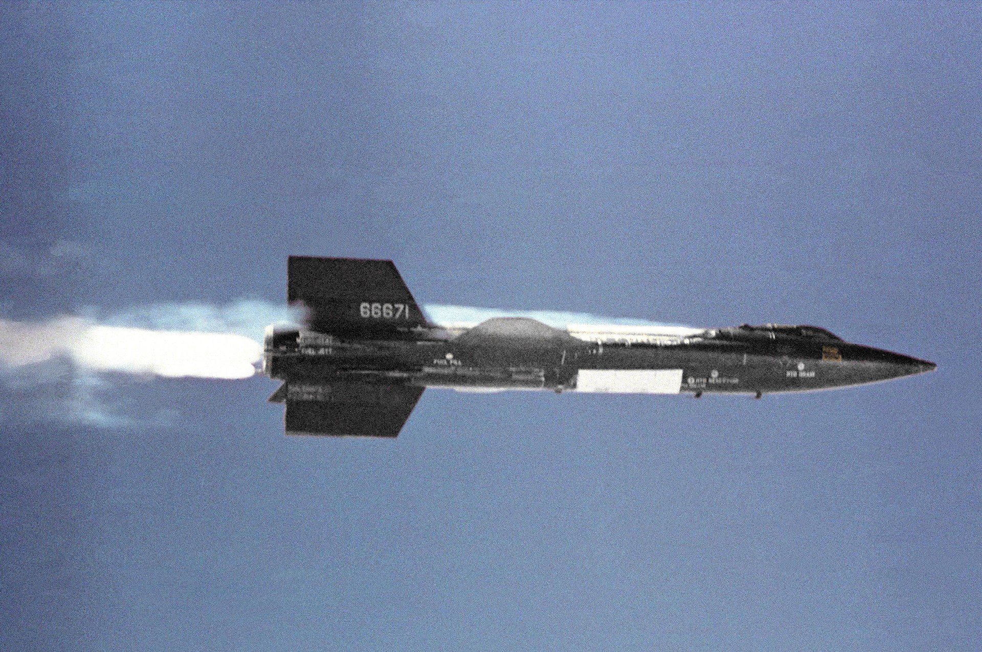 CELA S'EST PASSE UN 8 JUIN -  CHRONIQUE CULTURELLE - HISTOIRE  X-15_in_flight