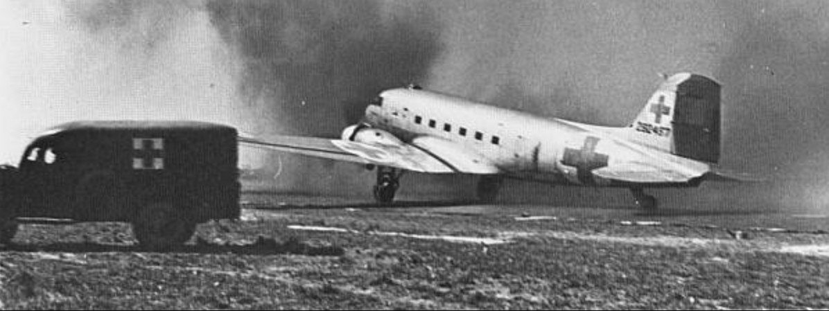 "70e ANNIVERSAIRE DE DIÊN BIÊN PHU" - Page 2 Explosion-devant-un-avion-devacuation